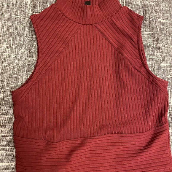 Guess: 2 piece dress set (both the top and skirt) - Picture 2 of 5